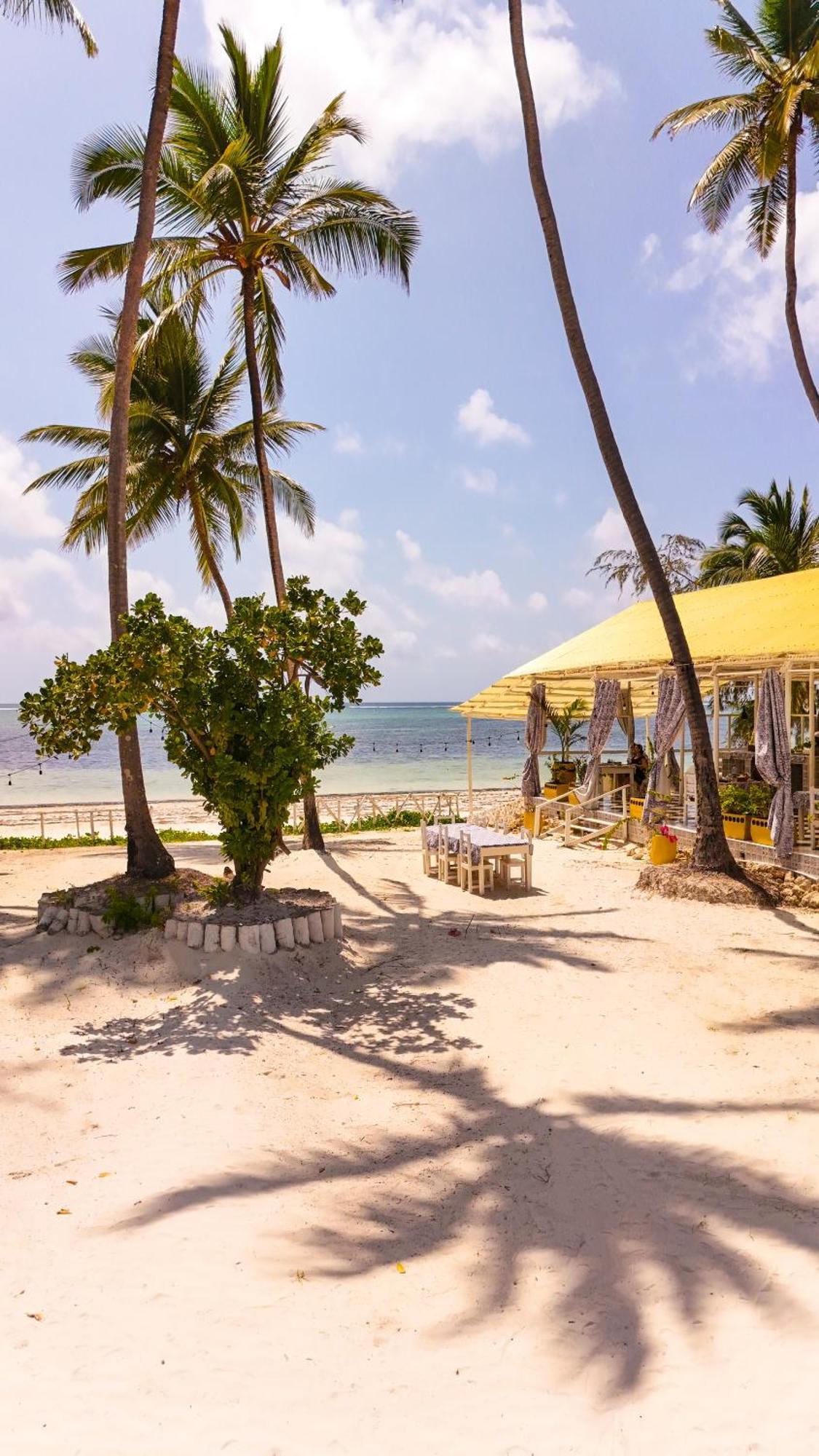 Pili Pili Orient Beach Resort Bwejuu Kültér fotó