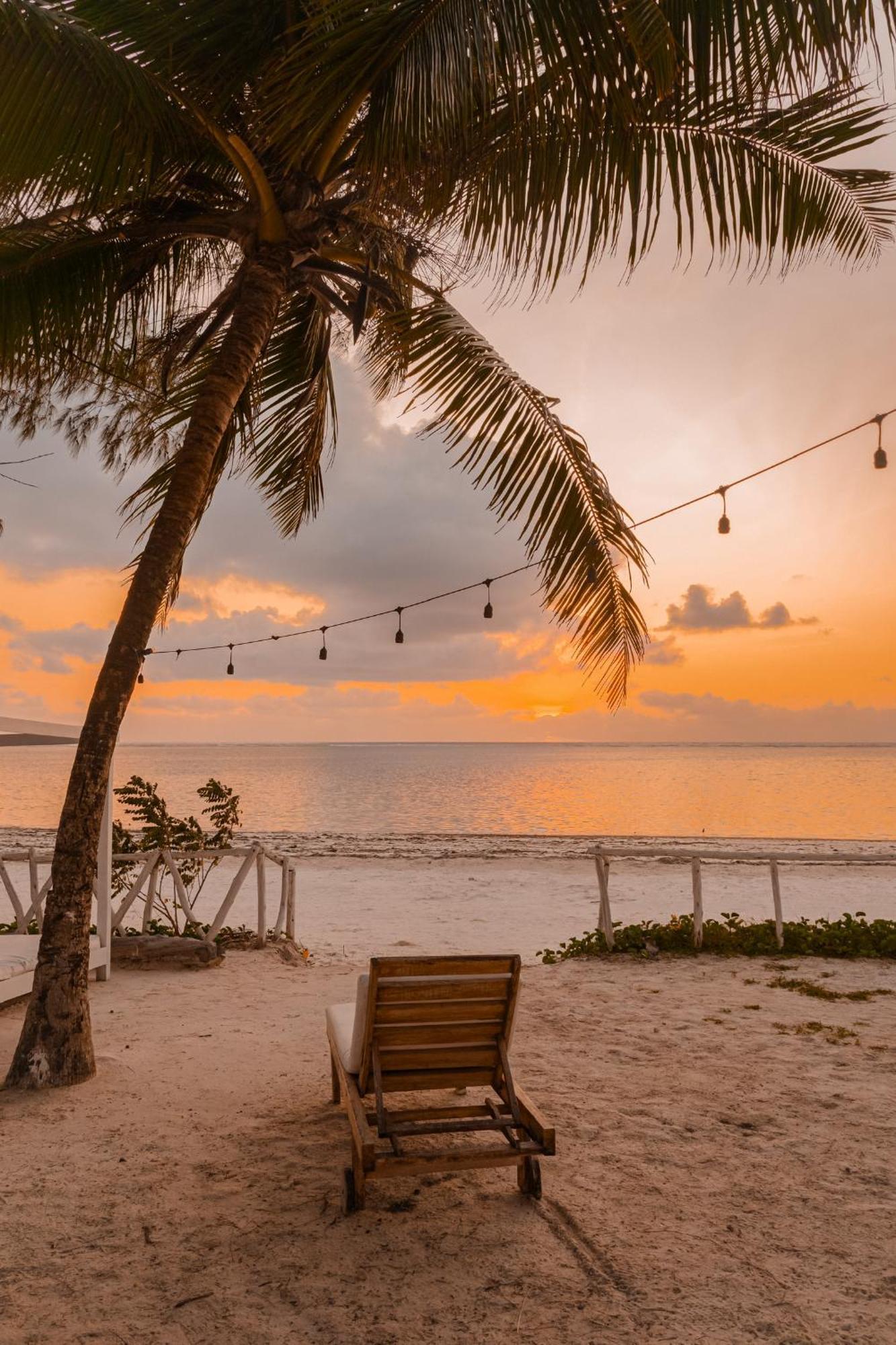 Pili Pili Orient Beach Resort Bwejuu Kültér fotó