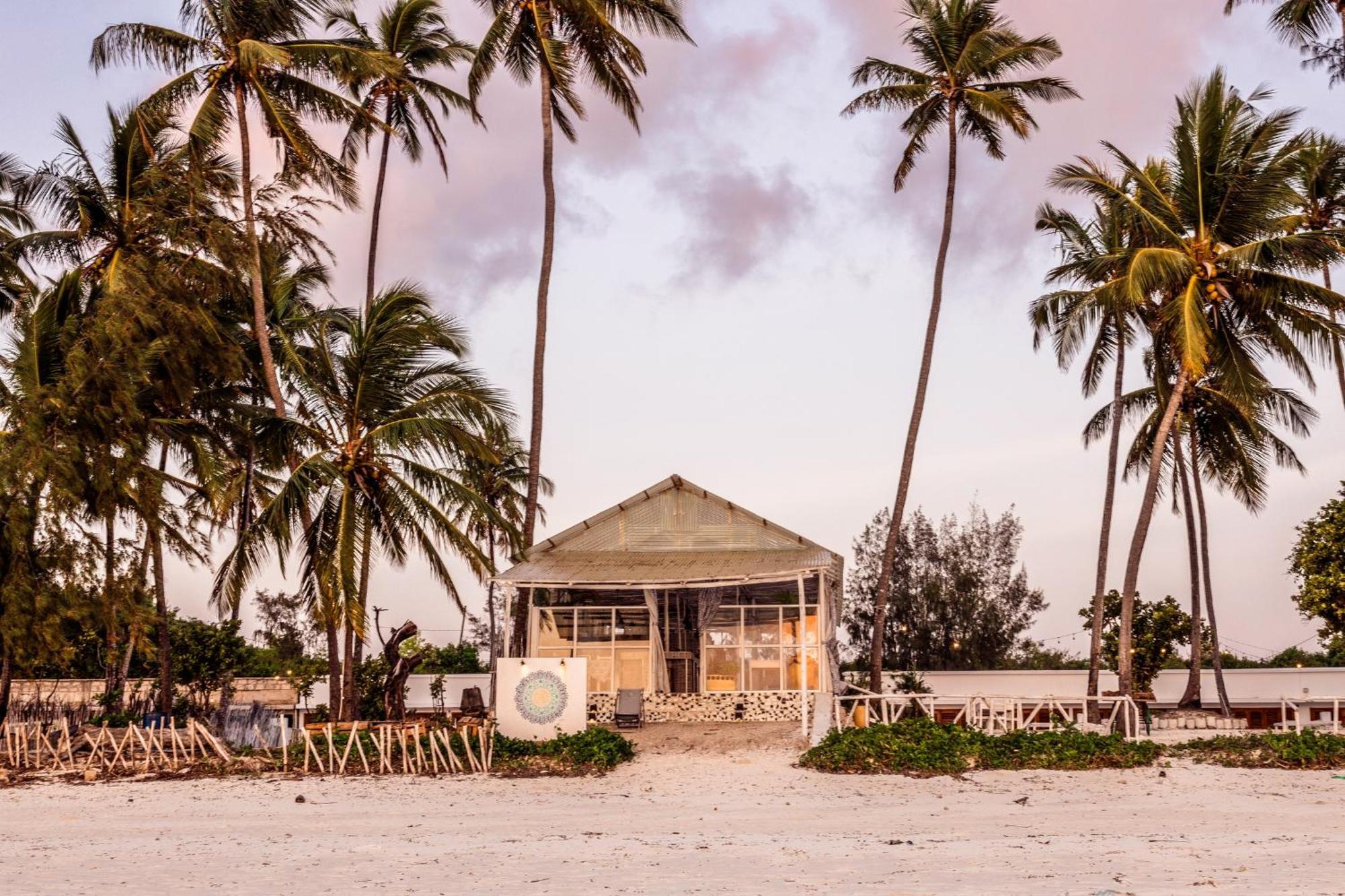 Pili Pili Orient Beach Resort Bwejuu Kültér fotó